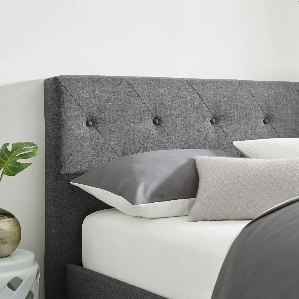 Grey Platform King Bed With Two Nightstands By Homeroots - Image 7