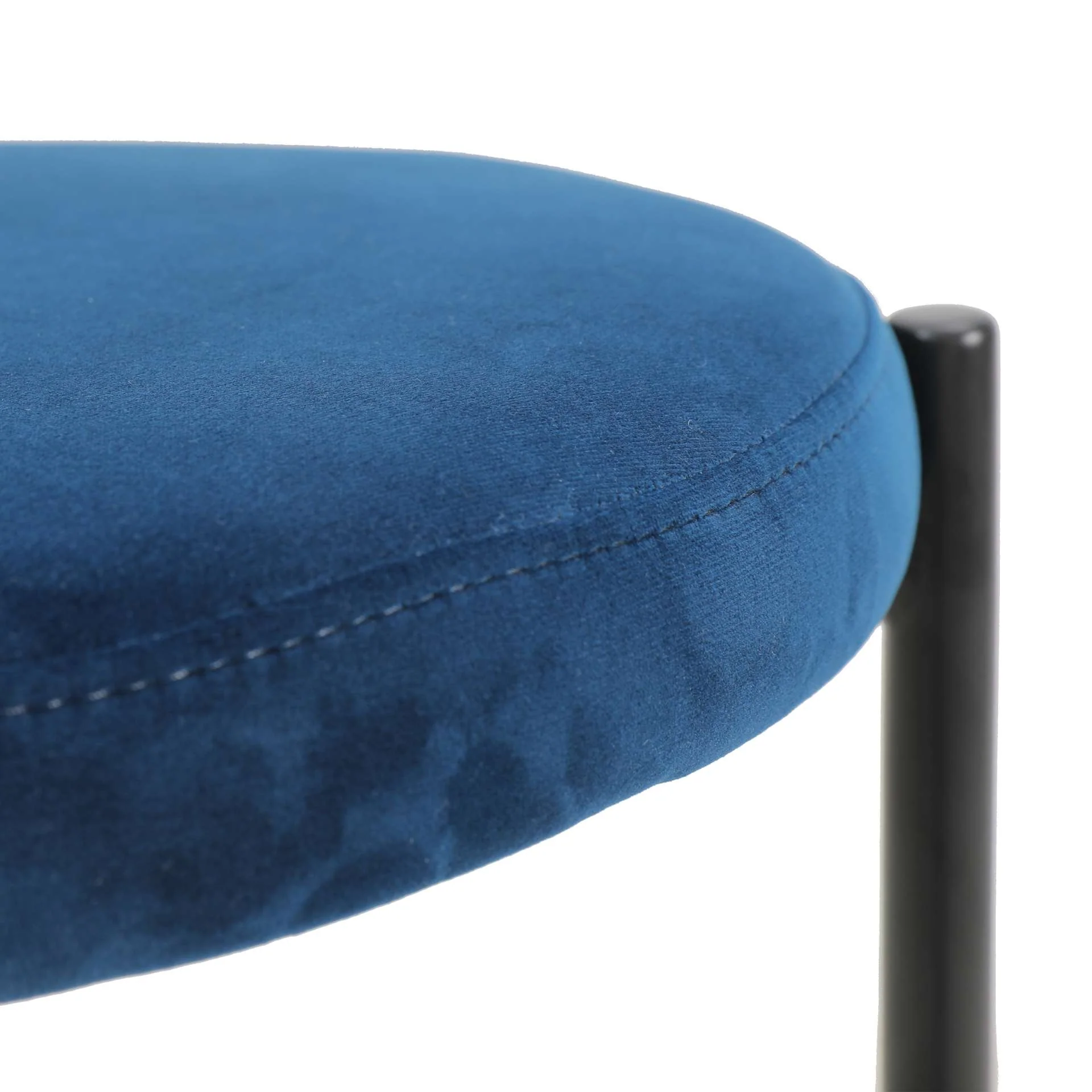 LeisureMod Euston Modern Wicker Bar Stool With Black Steel Frame - Image 33