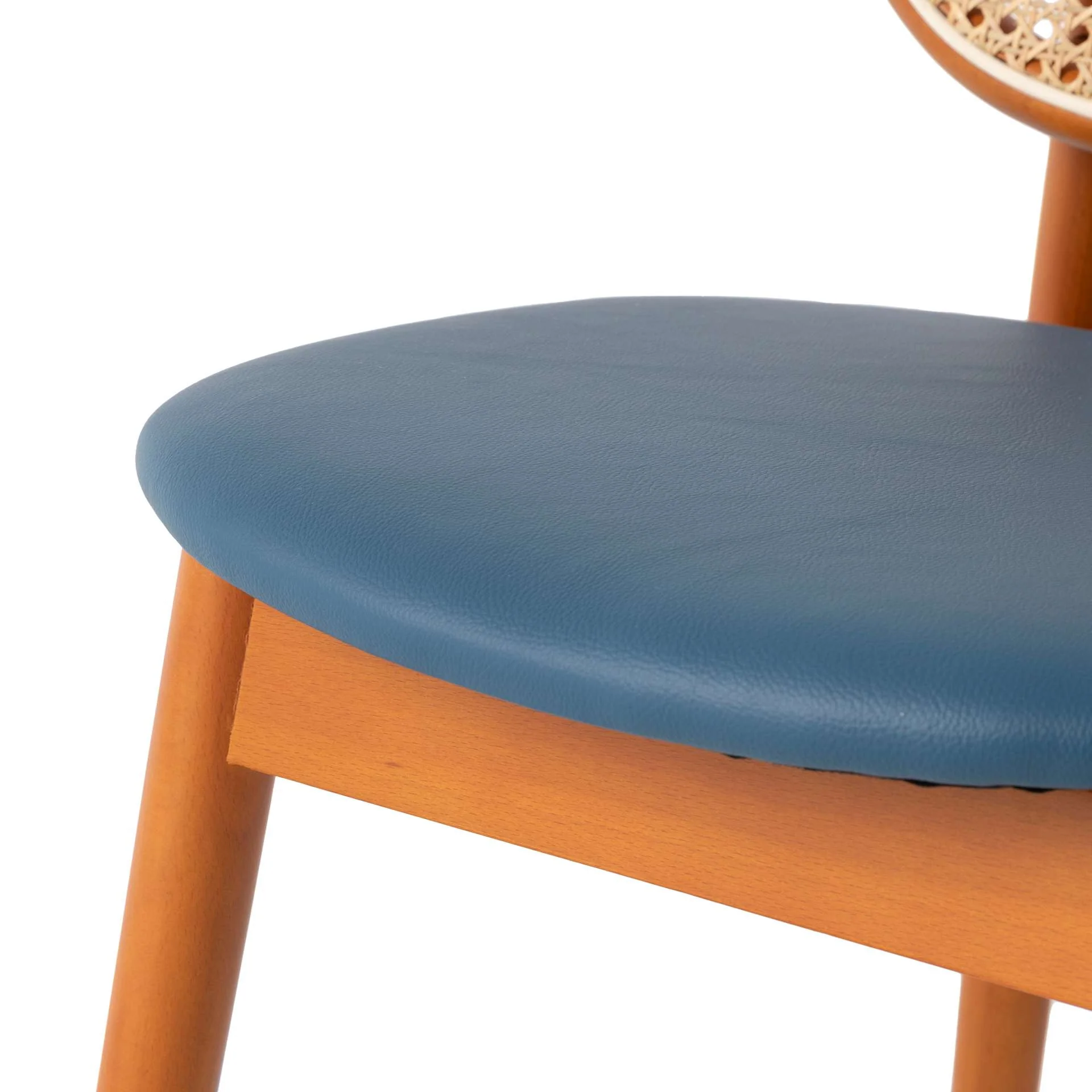 LeisureMod Holbeck Wicker Dining Chair with Upholstered Leather Seat and Beech Wood Legs - Image 28