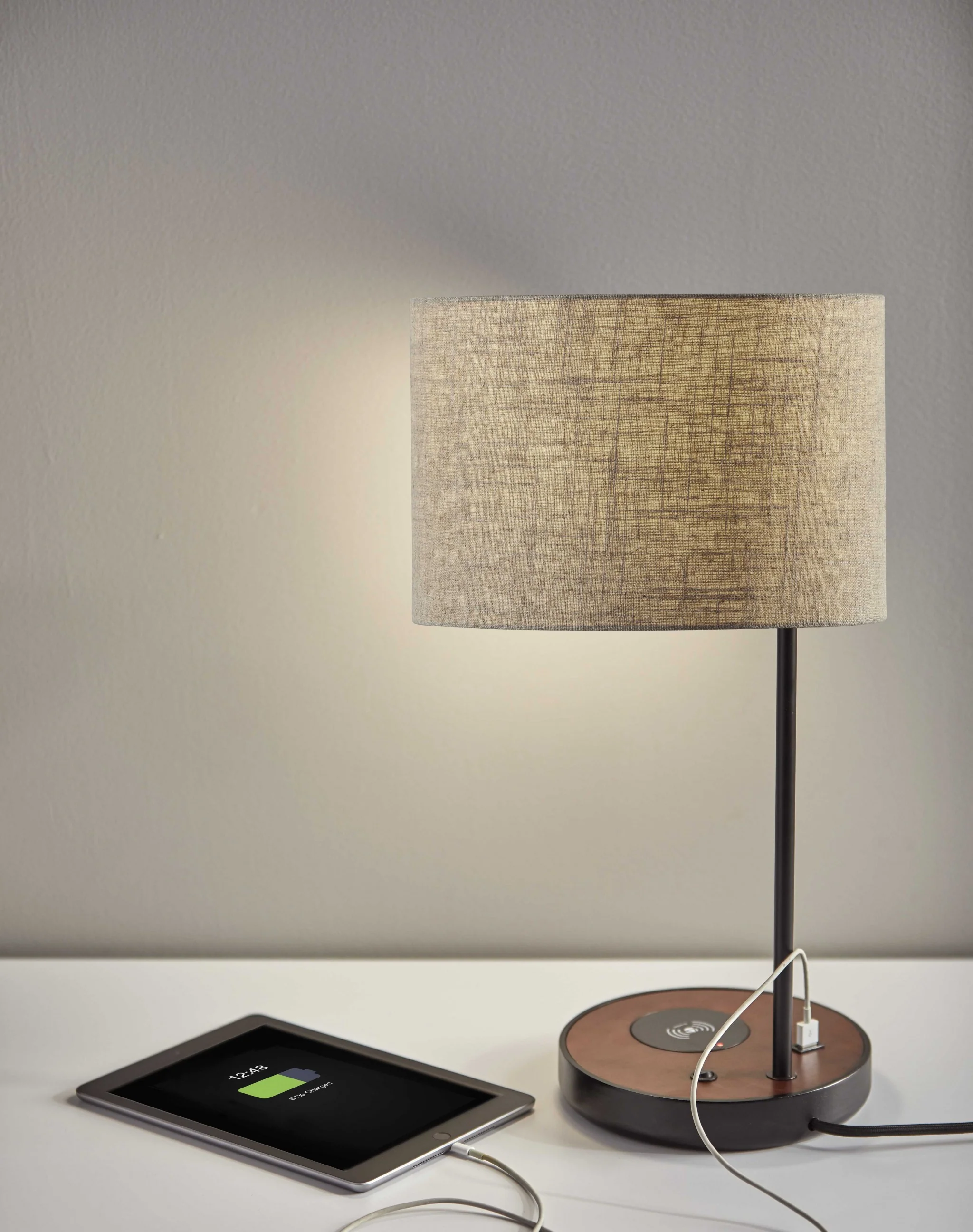 Matte Black Metal Wood Wireless Charging Table Lamp By Homeroots - Image 4