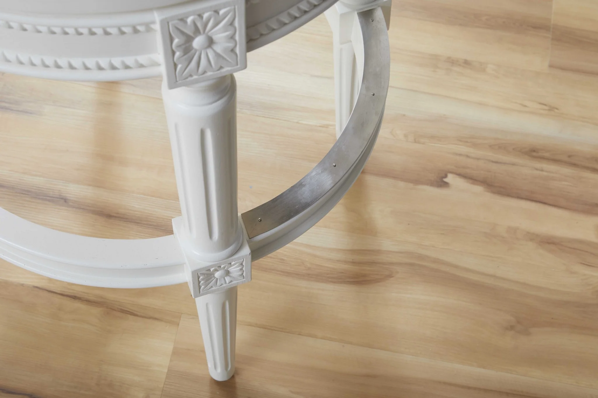 Modern Farmhouse White Swivel Bar Stool By Homeroots - Image 5