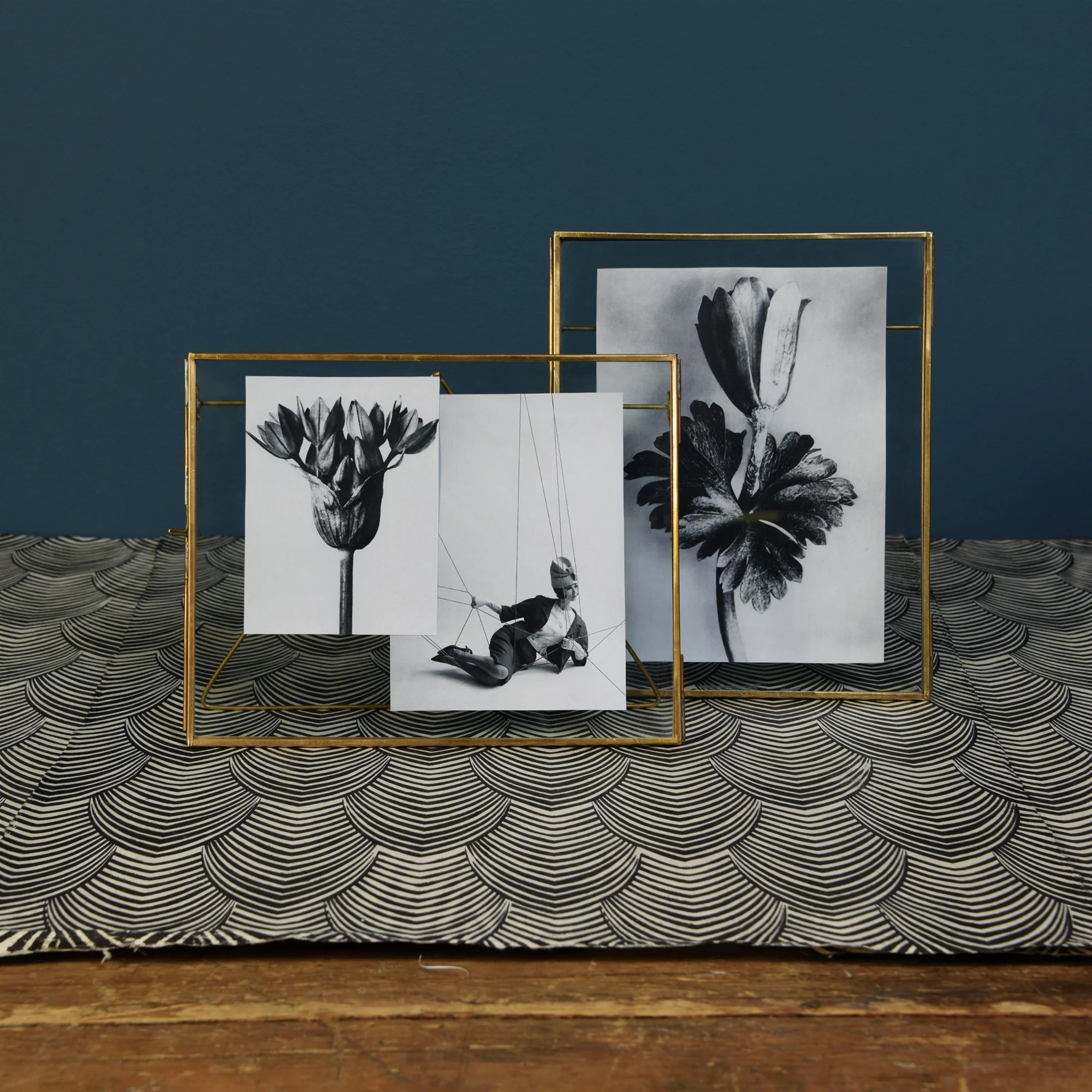 Monroe Easel Frame - Horizontal - Brass Set Of 2 By HomArt - Image 2
