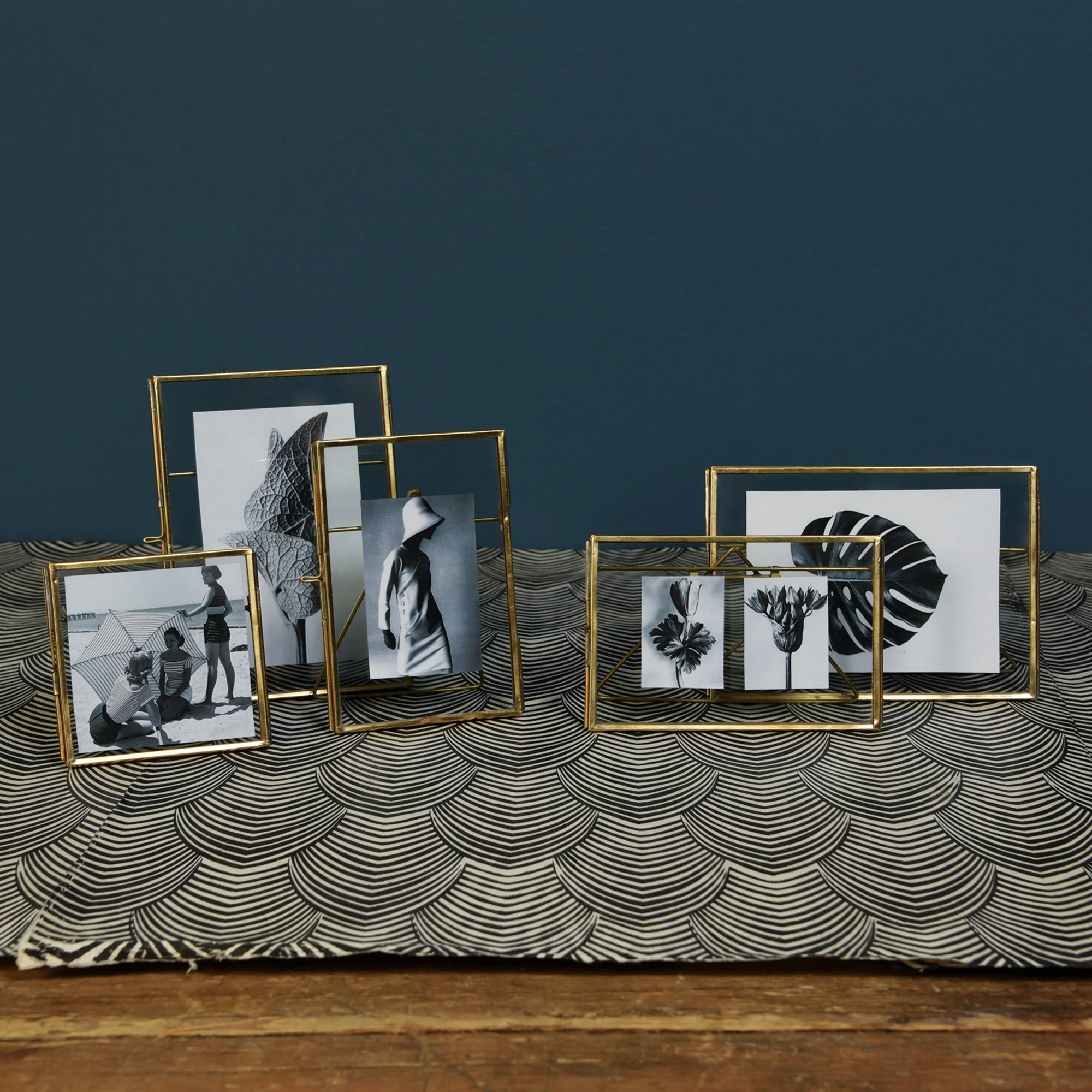 Monroe Easel Frame - Vertical - Brass Set Of 2 By HomArt - Image 2