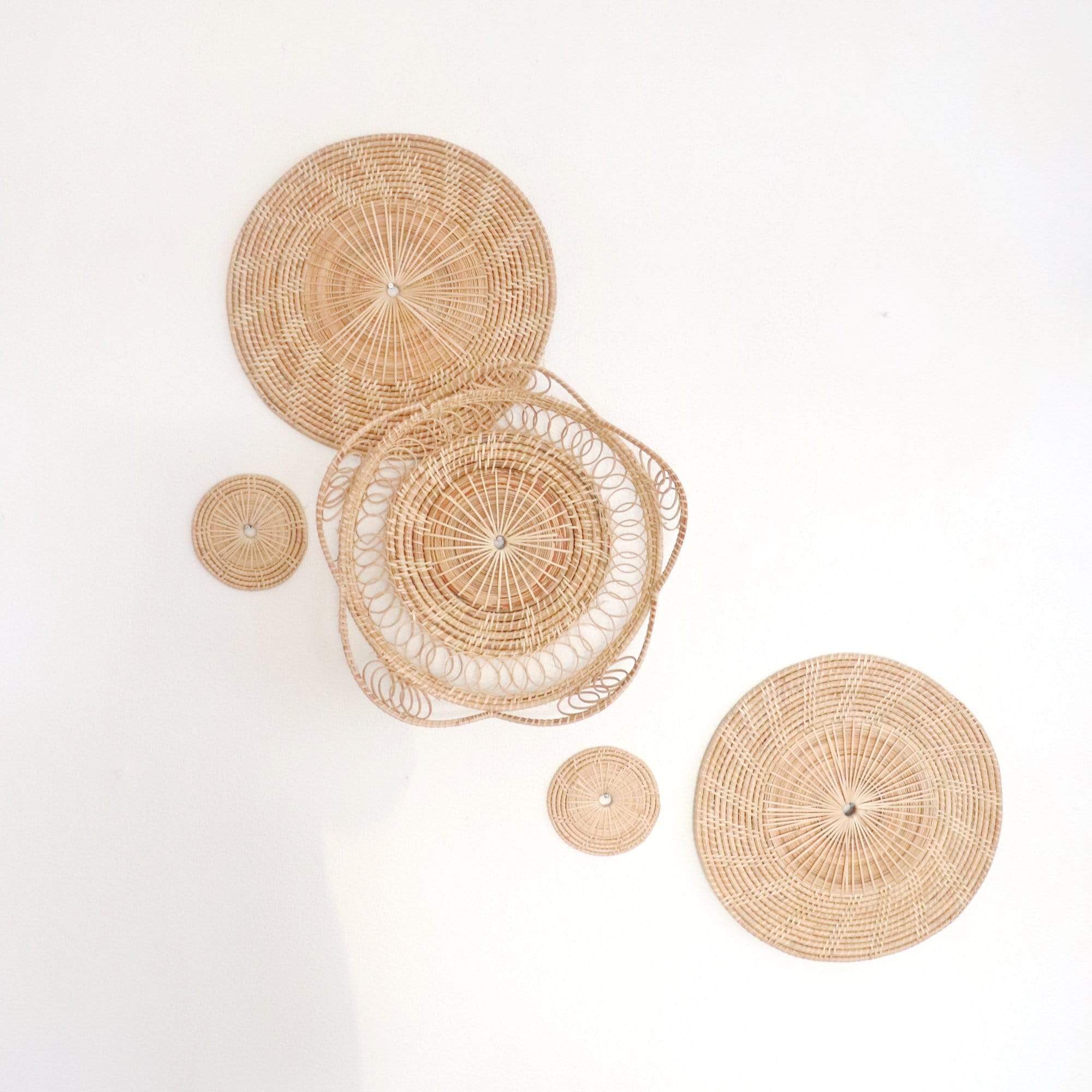 Sarang - Rattan Wall Decor - Handcrafted Natural Rattan (Set Of 5) By Thaihome - Image 3