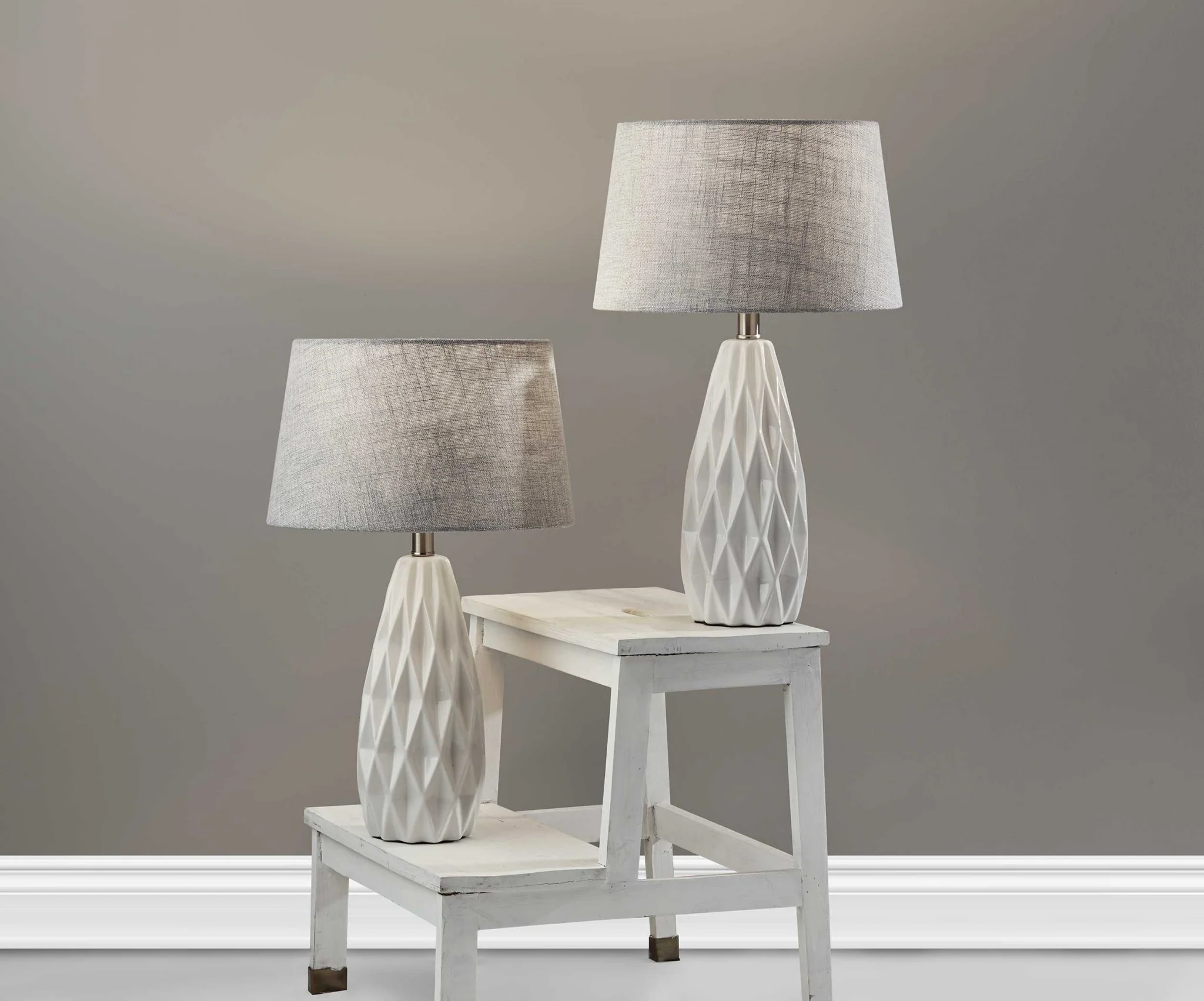 Set of 2 White Ceramic Geometric Base Table Lamp By Homeroots - Image 3