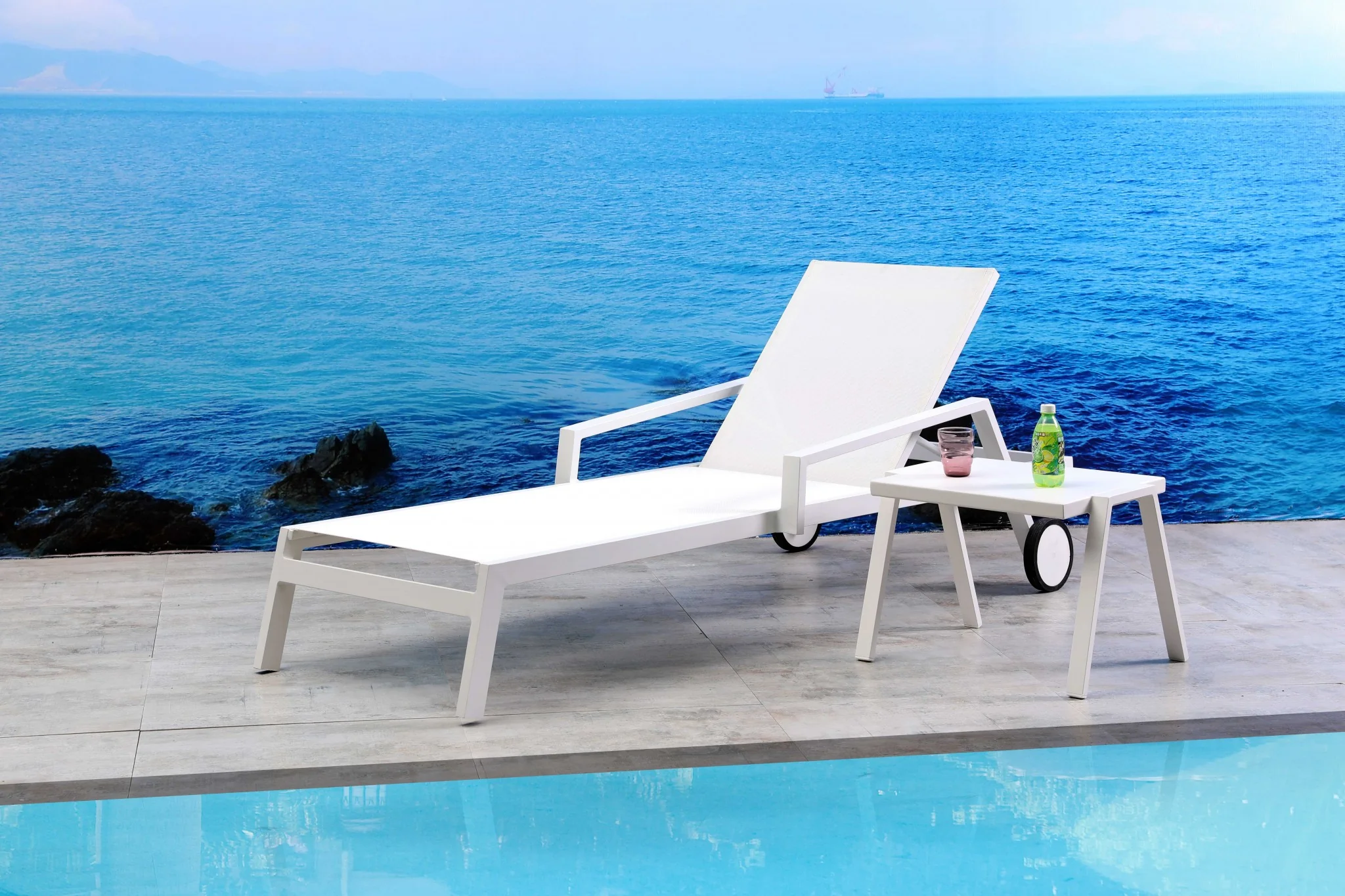 Set of 2 White Modern Aluminum Chaise Lounges By Homeroots - Image 2