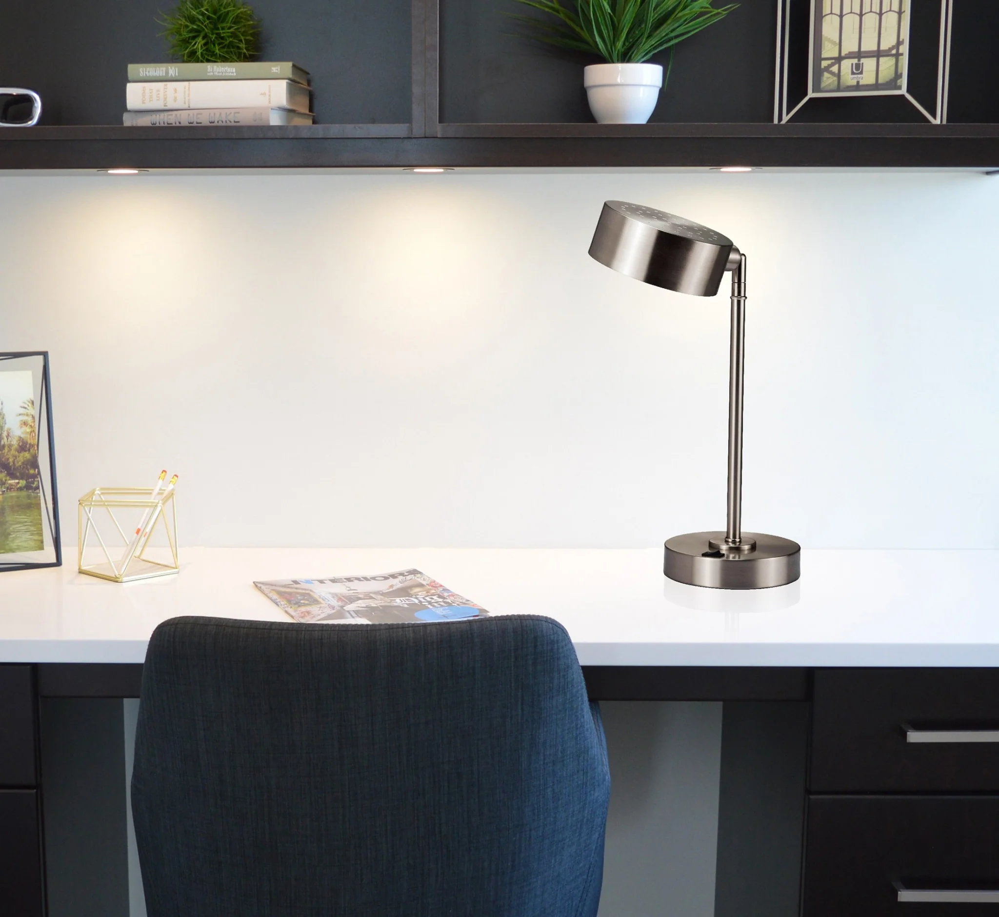 Silver Metal LED Table Lamp By Homeroots - Image 3