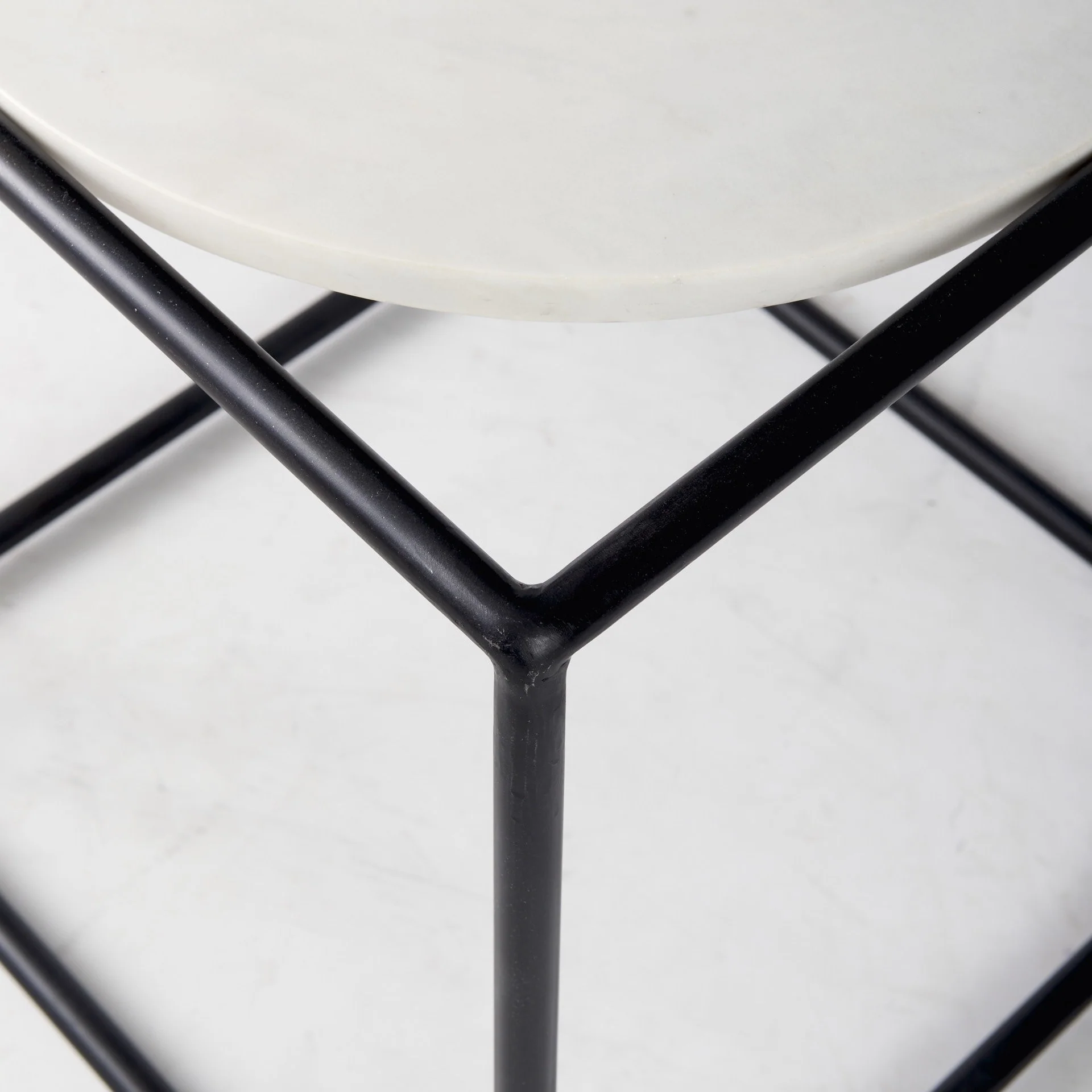 Suspended White Marble Black Metal Geo Side Table By Homeroots - Image 2