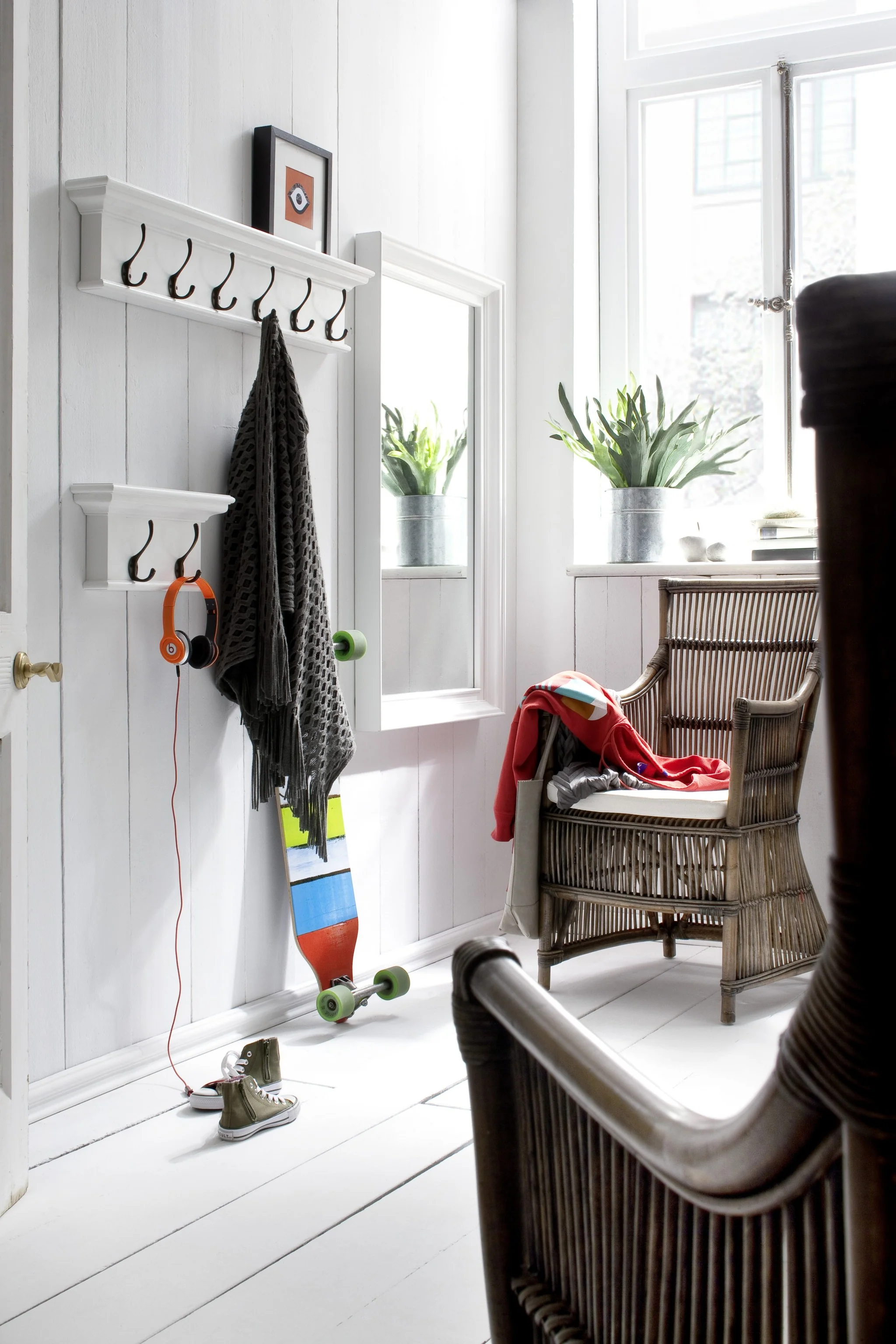 Traditional Classic White Wood Six Hook Hanging Coat Rack By Homeroots - Image 5