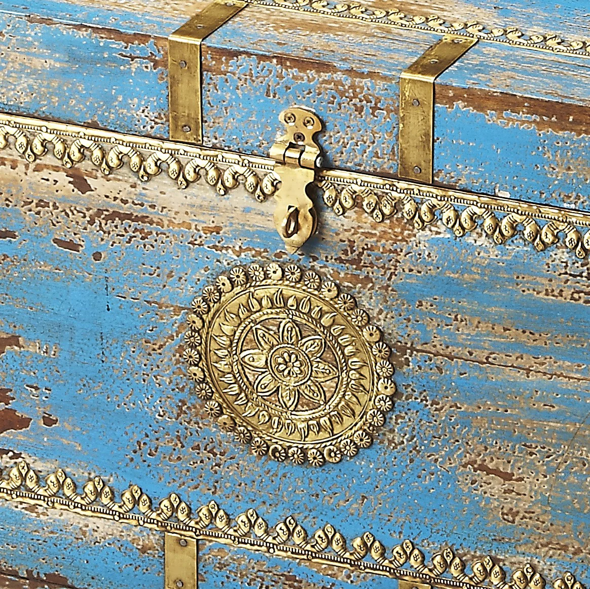 Traditional Hand Painted Brass Inlay Storage Trunk By Homeroots - Image 6