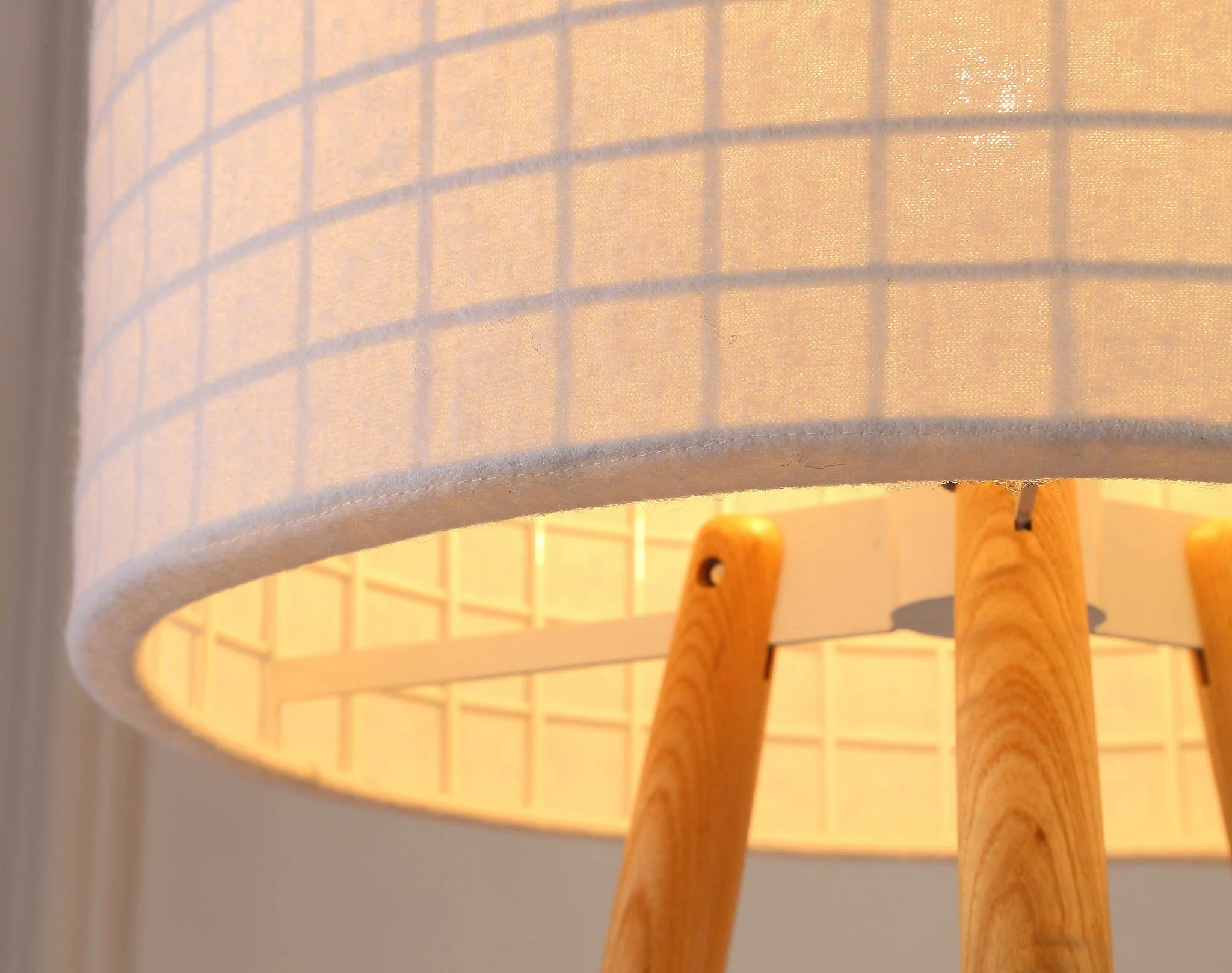 White Fabric Table Lamp - Image 3