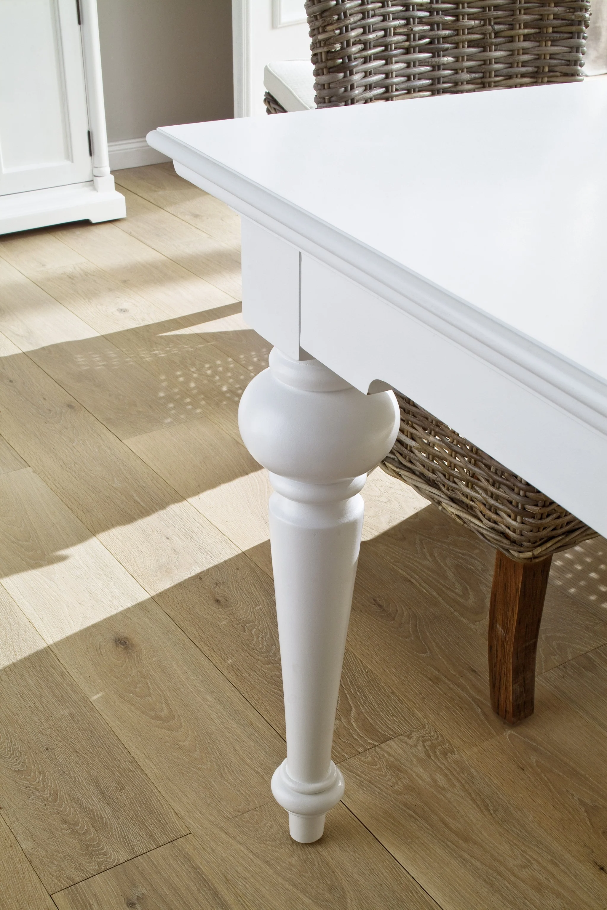White Modern Farmhouse 94" Dining Table By Homeroots - Image 7
