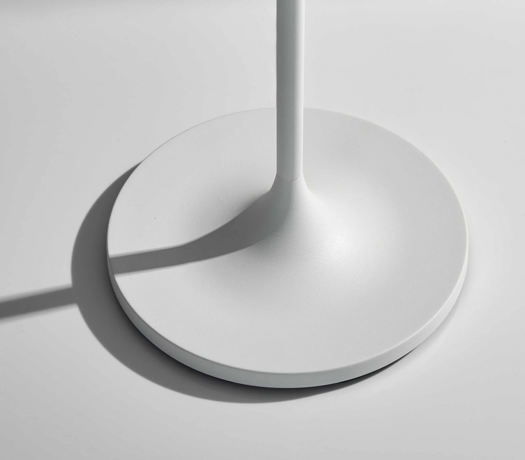 White on White Metal Floor Lamp By Homeroots - Image 2