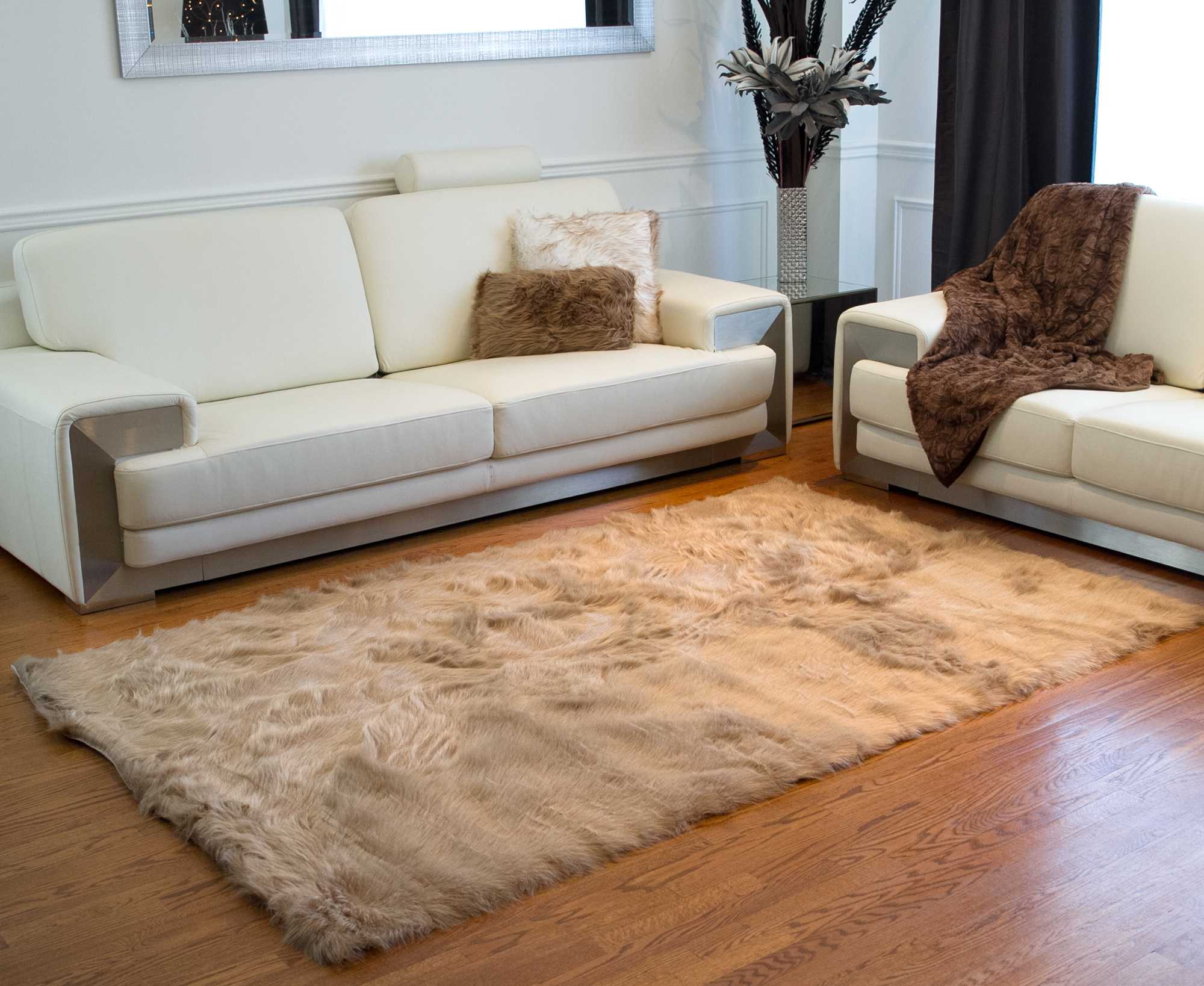 White Short-Hair Sheepskin - Stump Pouf By Homeroots - Image 3