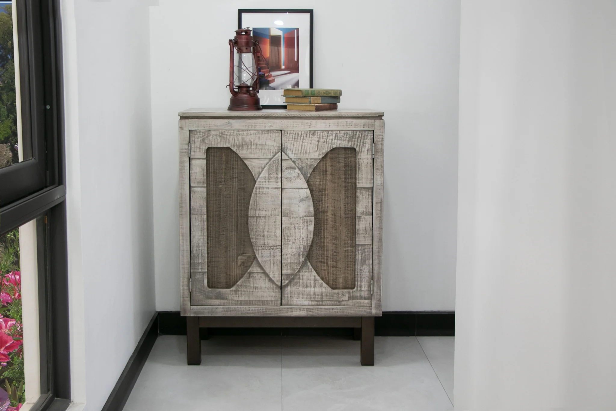 White Solid and Manufactured Wood Distressed Buffet Table By Homeroots - Image 4