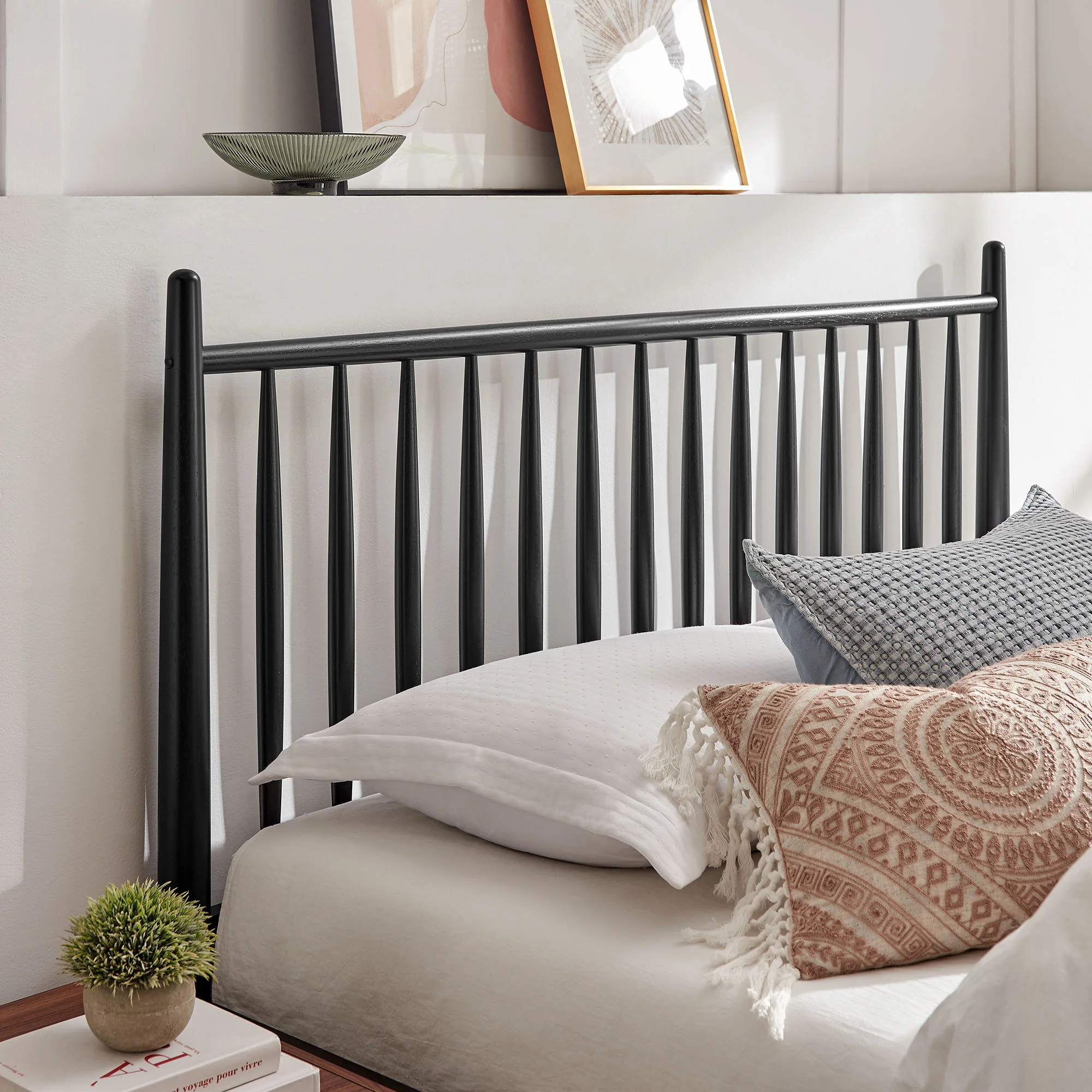 Zane Queen Size Spindle Bed by Modway - Image 5
